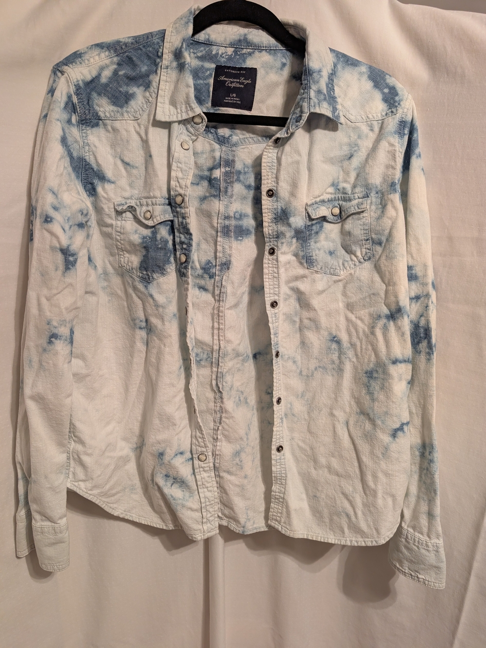 American Eagle Outfitters Light Blue & White Tie-Dye Button-Down Shirt